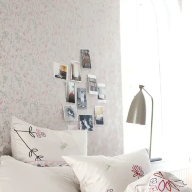 Rainbirds roosa valkoinen lintutapetti makuuhuoneeseen Mimoulta image