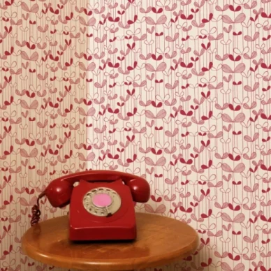 Saplings roosa retro lehtitapetti Miss Printilta image