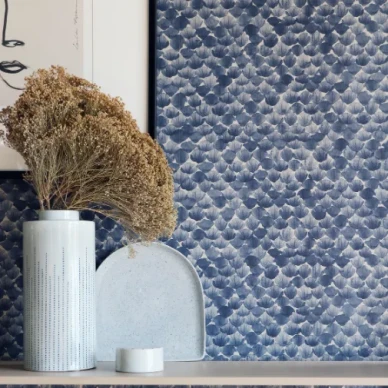 Poppy sininen kukkatapetti olohuoneeseen Mimoulta image