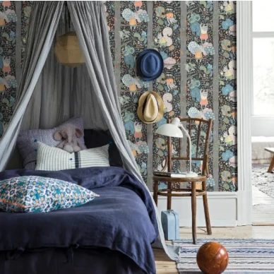 Charlie tumma oravatapetti lastenhuoneeseen Borastapeterilta image