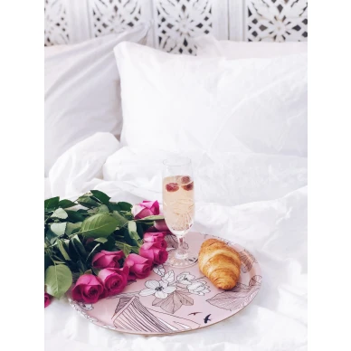 Rosa bricka champagnefrukost image