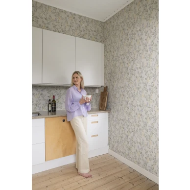 Keittion kukkatapetti Kvitten Sandbergilta S10169 image