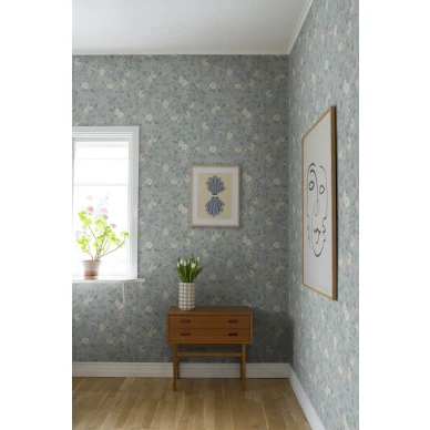 Sininen tapetti Kvitten kukkakuviolla Sandbergilta S10168 image