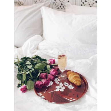 Punainen pyorea tarjotin image