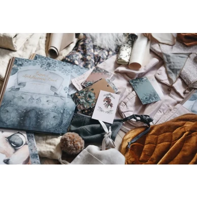 Mrs Mighetto Ensam i Bokstävernas Land bok image