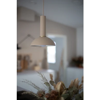 Dome beige kattovalaisin Collect sarjasta Ferm Livingilta kuva Emmi Aihos image