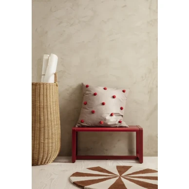 Dot Tufted Cushion beige punainen tyyny lastenhuoneeseen Ferm Livingilta image