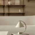 Ferm Living Meridian bordslampa cashmere