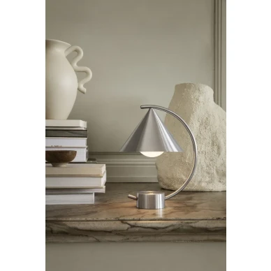 Meridian Lamp harmaa poytavalaisin ilman johtoa Ferm Livingilta image