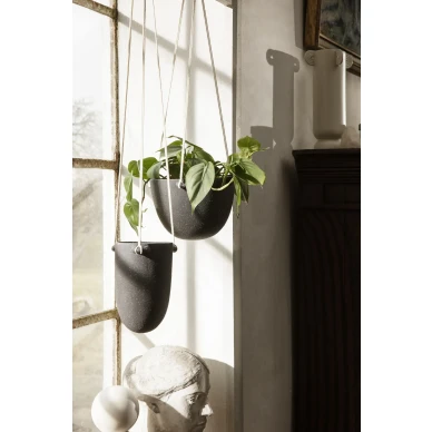 Speckle Hanging Pot tummanharmaat roikkuvat kukkaruukkut Ferm Livingilta image