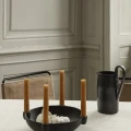 Bowl candle holder moderni tummanharmaa kynttilanjalka Ferm Livingilta