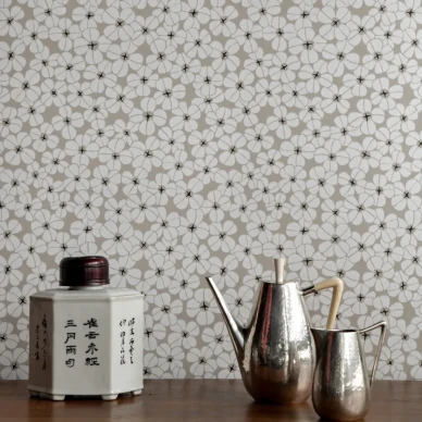 Flower Shower beige valkoinen kukkatapetti keittioon Langelid von Bromssenilta image