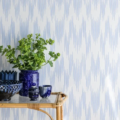 Ikat sinivalkoinen graafinen tapetti Langelid von Bromssen Mediterranean image