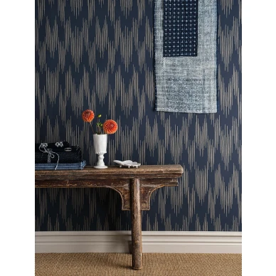 Ikat tummansininen graafinen tapetti Langelid von Bromssenilta 13 84 image