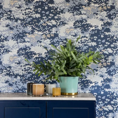 Into The Woods sininen puutapetti Langelid von Bromssen Misty Blue image