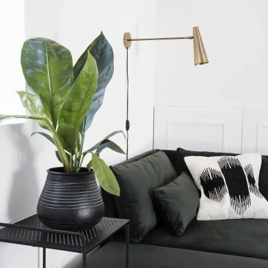 Precise iso messinkinen seinalamppu olohuoneeseen House Doctorilta image