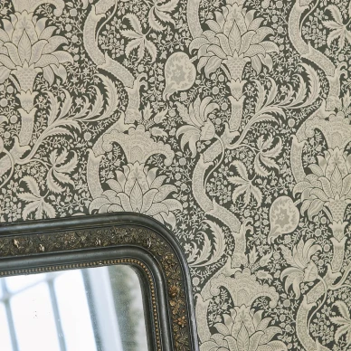 Indian musta ruskea kuviollinen tapetti Morrikselta image