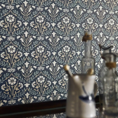 Morris Bellflowers tummansininen kukkatapetti keittioon Morrikselta image