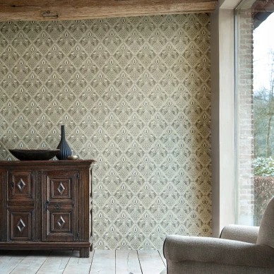 Pure Trellis kultainen ruudullinen kukkatapetti olohuoneeseen Morrikselta image