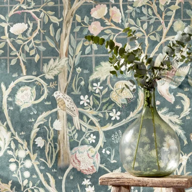 Melsetter sininen puu ja lintutapetti olohuoneeseen Morris image