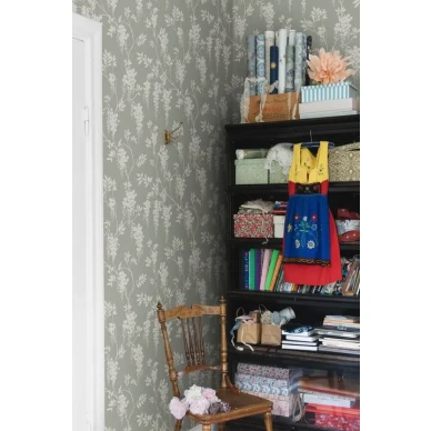 Hedvig vihrea kukkatapetti tyohuoneeseen Sandbergilta image