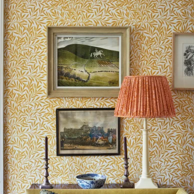 Willow keltainen lehtitapetti Morris olohuoneeseen image