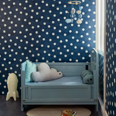 Glow in the Dark tummansininen avaruustapetti lastenhuoneeseen hohtaa pimeassa Eijffingerilta 399032 image