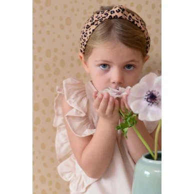 Animal Dots persikanvarinen pilkullinen elaintapetti lastenhuoneeseen Majvillanilta 142 02 image