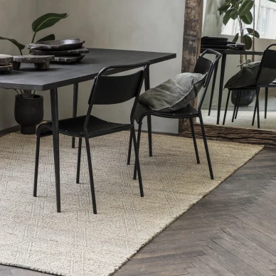 Mara Rug beige iso matto ruokailuhuoneeseen House Doctorilta 200x300 image