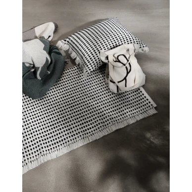 Way sinivalkoinen tyyny ulkokayttoon Ferm Livingilta image