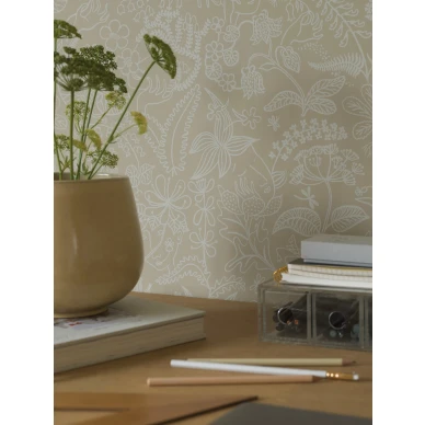 Stig Lindberg Grazia yksivarinen keltainen kukkatapetti olohuoneeseen Borastapeter image