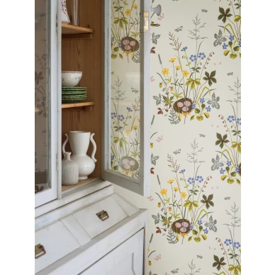 Lisbet Jobs Fagelbo vaalea kukkatapetti olohuoneeseen Borastapeterilta image