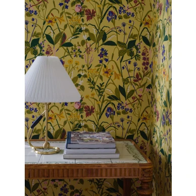 Gocken Jobs Ros och Lilja keltainen kukkatapetti tyohuoneeseen Borastapeterilta image