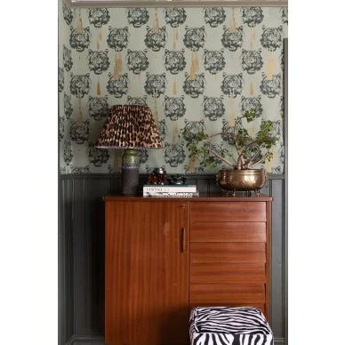 Coco Tiger vihreä tiikeritapetti olohuoneeseen Studio Lisa Bengtsson image