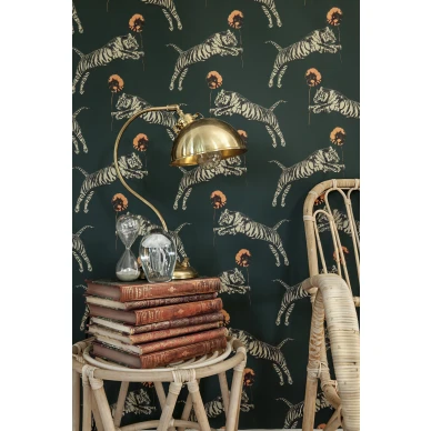 Poppy vihrea tiikeritapetti makuuhuoneeseen Ulricehamns tapetfabrik image