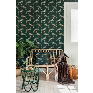 Poppy vihrea tiikeritapetti olohuoneeseen Studio Lisa Bengtsson image