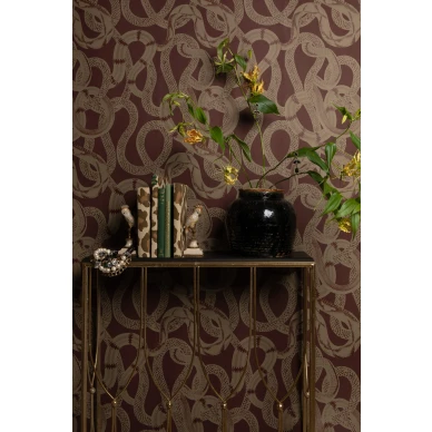 Snake Peek tumma punainen graafinen tapetti Studio Lisa Bengtssonilta 1311 image