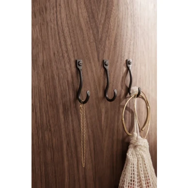 Curvature Hooks mustat modernit koukut kylpyhuoneeseen Ferm Livingilta image