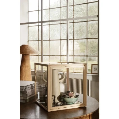 Miru Glass Montre moderni lasivitriini Ferm Livingilta image