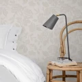 8608 beige harmaa romanttinen kukkatapetti makuuhuoneeseen Borastapeterilta
