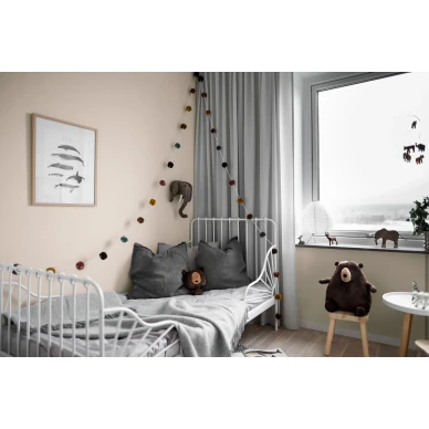 8645 vaalea beige yksivarinen tapetti lastenhuoneeseen Borastapeterilta image