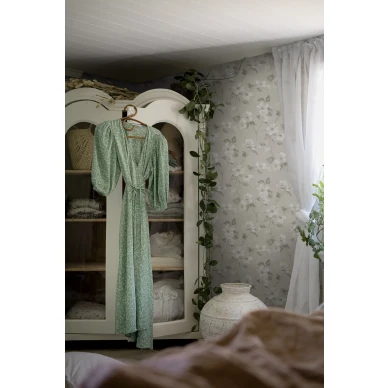 Helens Flower harmaa kukkatapetti makuuhuoneeseen Borastapeterilta image