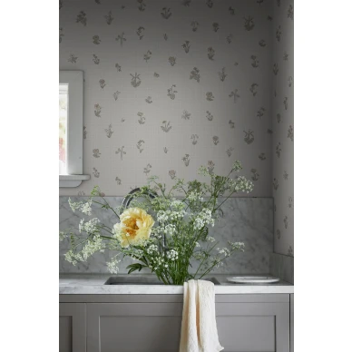 Maja vaalea beige kukkatapetti keittioon Sandberg Wallpaper image