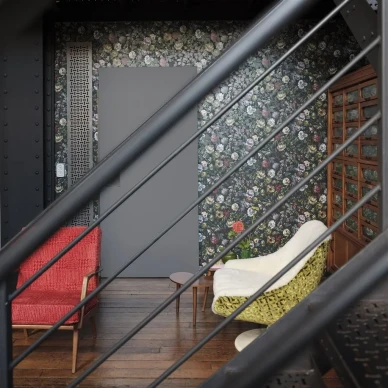 Designers Guild tumma kukkatapetti Mansur image