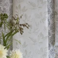 Jangal valkoinen kukkatapetti Designers Guild