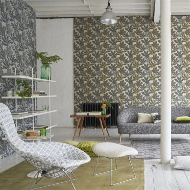 Tanjore vihrea keltainen lehtitapetti olohuoneeseen Designers Guildilta image