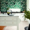 Aucuba vihrea kukkatapetti keittioon Harlequinilta