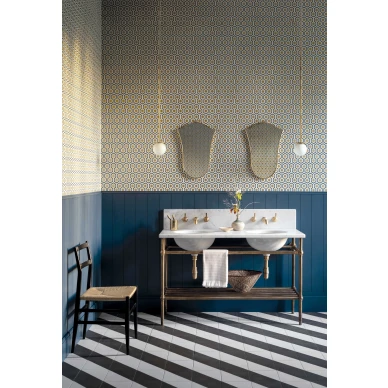 Hicks Hexagon kullanvarinen geometrinen tapetti kylpyhuoneeseen Cole et Sonilta image