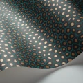 Senzo Spot vihrea nahkakuviollinen tapetti metallivareilla Cole et Sonilta 109 6033