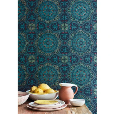 Piccadilly tummansininen kuviotapetti ruokailuhuoneeseen Cole et Sonilta 117 8021 image